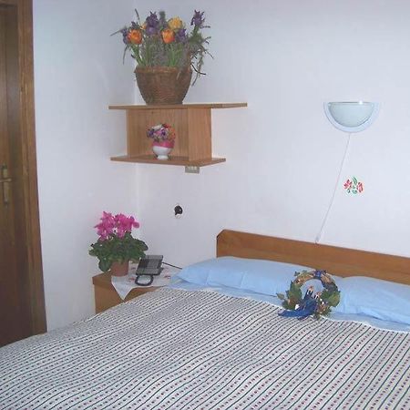 Garni Pecol Bed & Breakfast Fusine Cameră foto